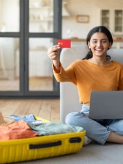 Travelling abroad: 10 tips for managing your finances