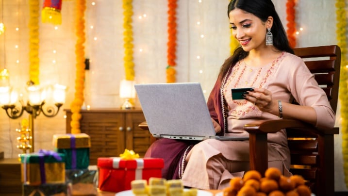 shopping online during the festive season using a cashback credit card