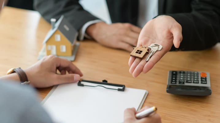 signing a home purchase contract