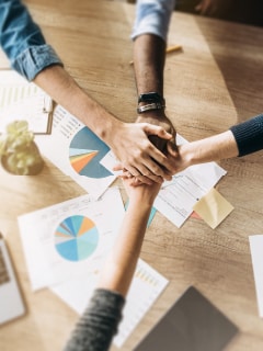 Image depicting benefits of IDFC First Bank for startups aiming to become unicorns