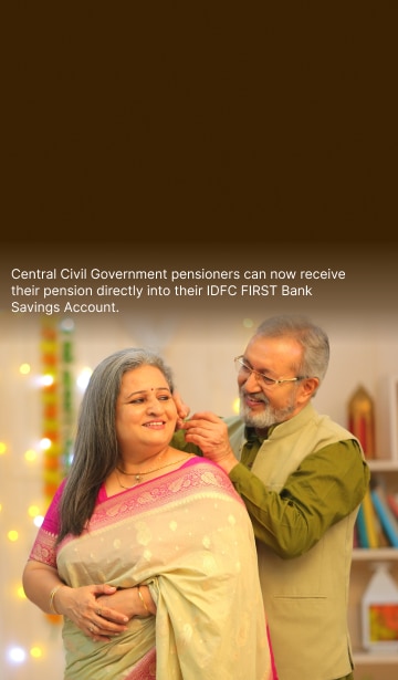 Senior couple smiling together – IDFC FIRST Bank Senior Citizen Savings Account offering up to 7% interest, complimentary health benefits, and more