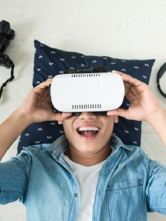 Buying latest gadgets using credit cards in 2023