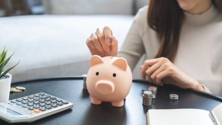Key differences between women’s savings accounts and regular savings accounts explained