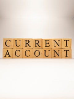 Comparison of zero-balance and traditional accounts for startups