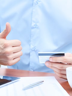 Illustration showing the details included in a credit card statement